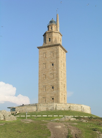 Faro romano conocido como la Torre de Hércules ubicado en lo que fue Brigantium, en la Coruña. Fue construido siglos después de la estancia de Julio César en Hispania