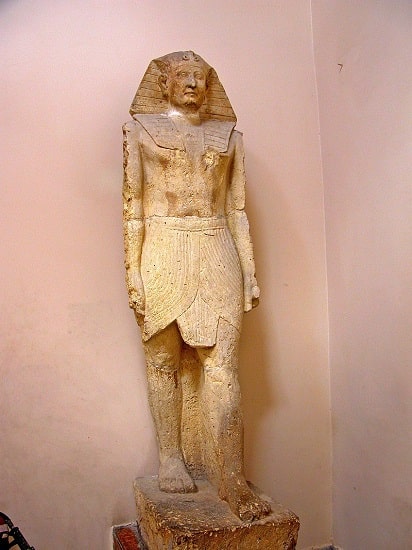 Estatua de piedra caliza de Ptolomeo XII Auletes