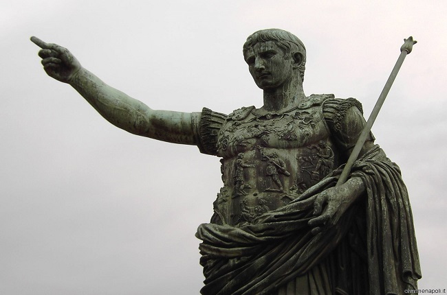 Estatua del emperador Augusto en Roma