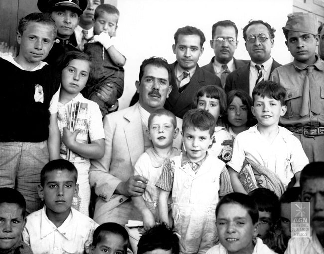 Refugiados españoles en torno al Presidente de México Lázaro Cárdenas, aliado del JARE y el SERE