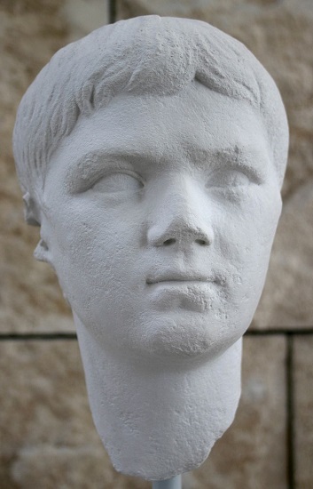 Busto del nieto de Augusto conservado en un museo de Roma