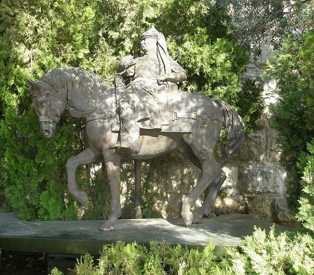 Monumento ecuestre de Saladino ubicado en Jerusalén