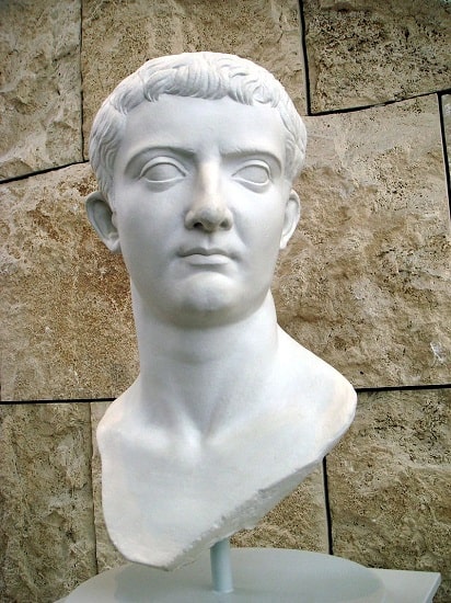 Busto del emperador romano Tiberio Julio César