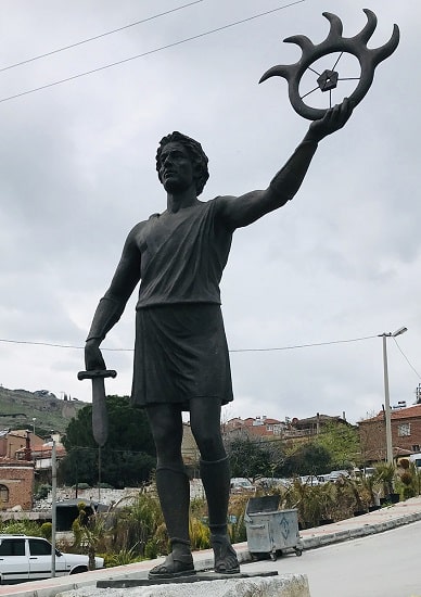 Estatua de Aristónico (Eumenes III) en Bergama, Izmir. Turquía