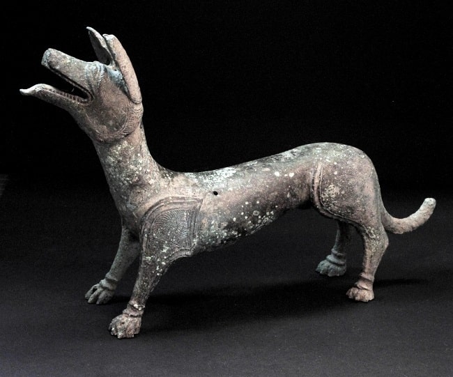 Estatuilla romana de bronce que representa a un perro relacionada, según expertos, con algún tipo de rito curativo
