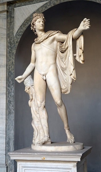 Copia romana de la estátua griega de Apolo Pitio. En uno de sus lados se observa una serpiente que simboliza a la criatura contra la que combatió al llegar a Delfos