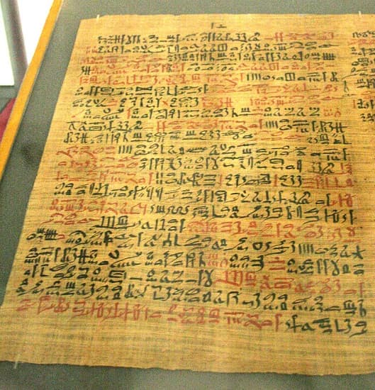 El papiro Ebers, una recopilación de distintos remedios y recetas para tratar a los efermos en el Antiguo Egipto. Puede que hable sobre el uso del cannabis en la antigüedad egipcia