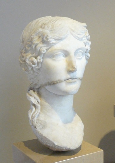 Busto de Agripina la mayor encontrado en Pérgamo y exhibido en el Museo arqueológico de Estambul