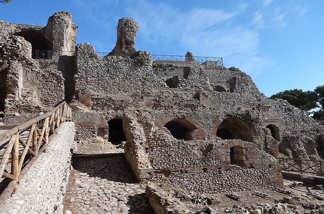 Estado actual de los restos arqueológicos de la villa Iovis de Tiberio en Capri