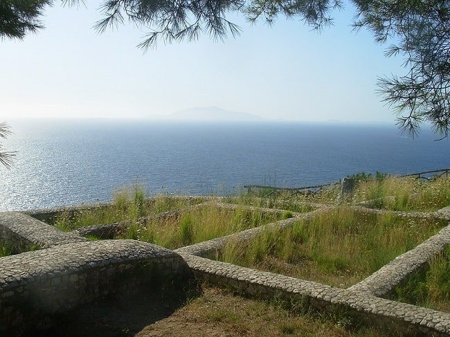 Estado actual de los restos de la villa Damecuta de Tiberio en Capri