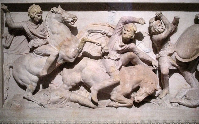 Vista en detalle del Sarcófago de Sidón o de Alejandro, conservado actualmente en el Museo de Estambul