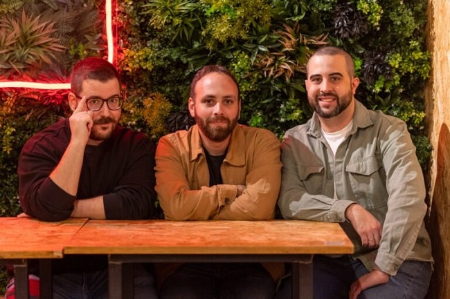 De izquierda a derecha, los miembros de Ad Absurdum: Juan Jesús Botí, David Omar Sáez e Isaac Alcántara